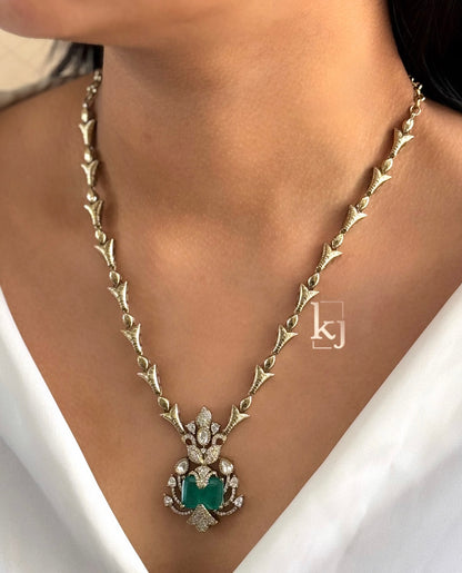 Royce pendant set