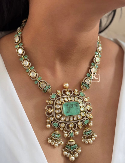 Laliah pendant set