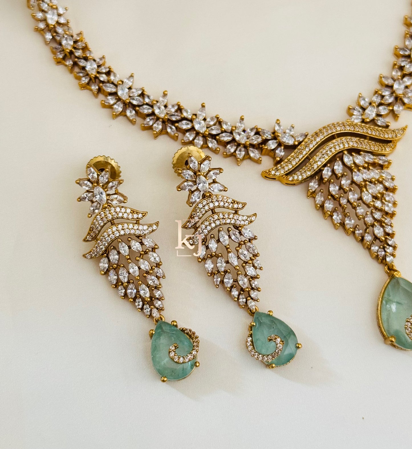 Vinisa necklace set