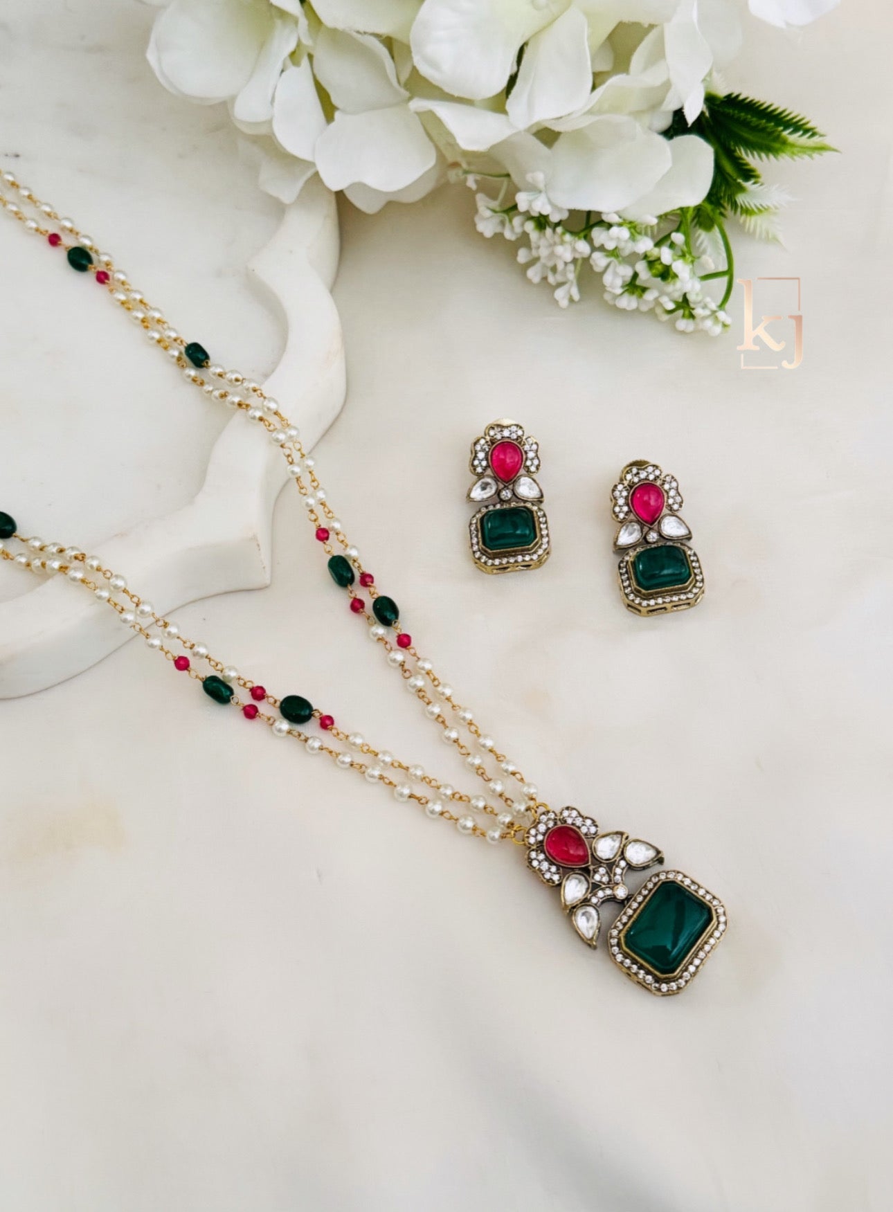 Elana pendant set