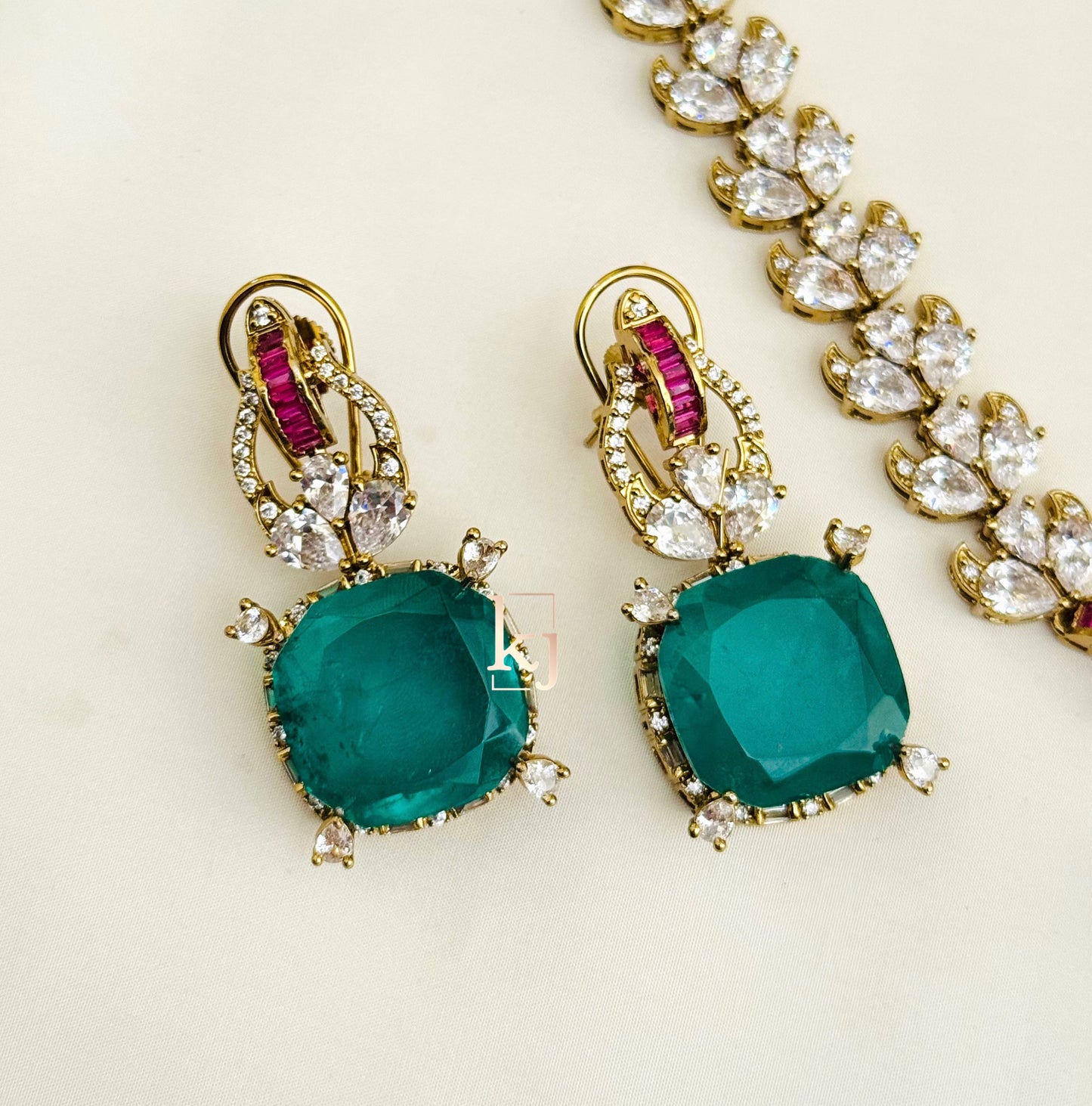 Denial necklace set