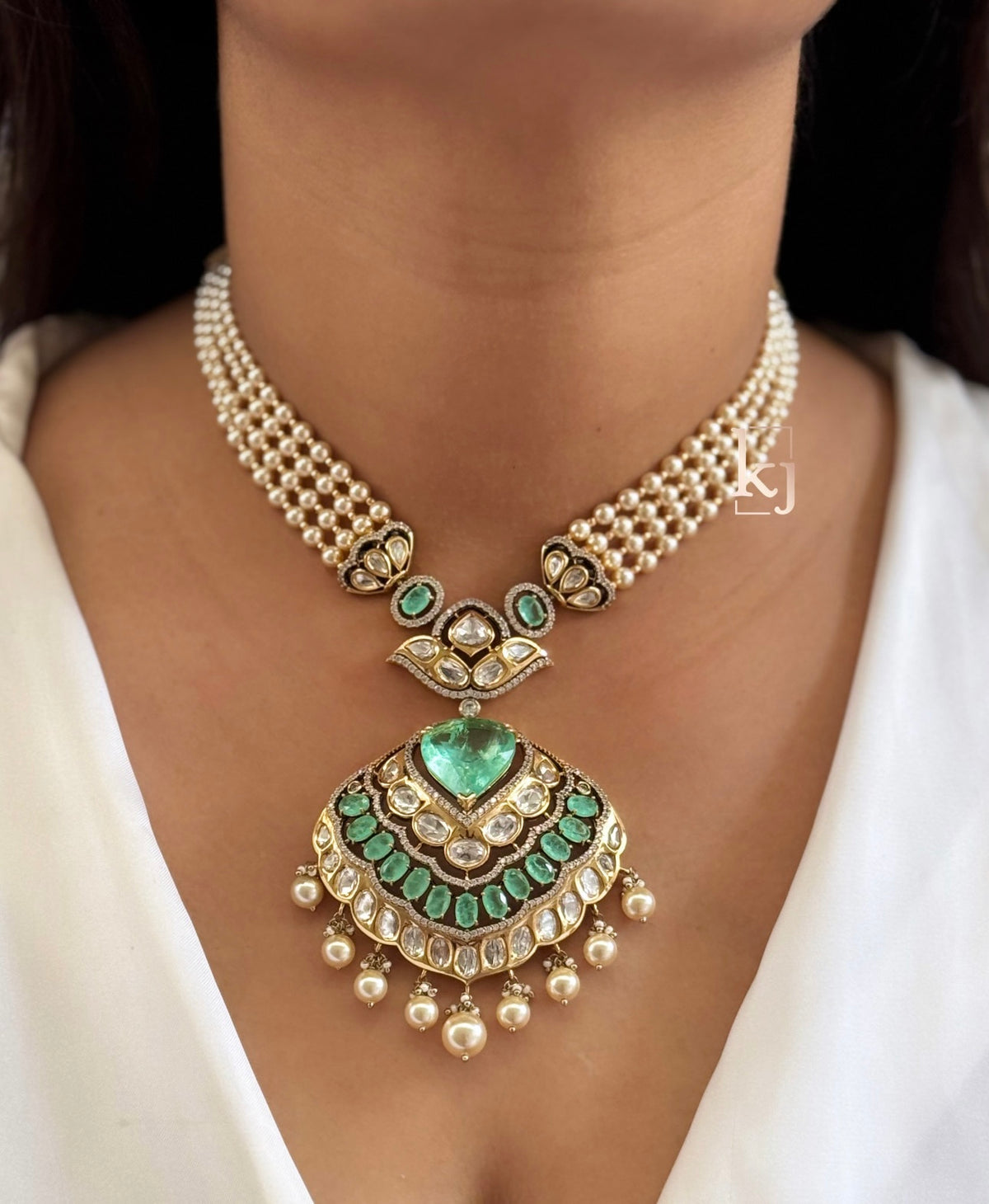 Nyara necklace set