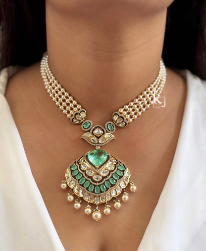 Nyara necklace set