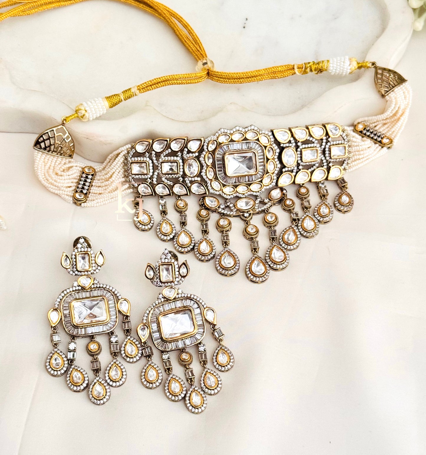 Avis Choker set