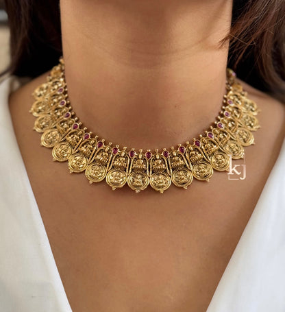 Nirvi necklace set