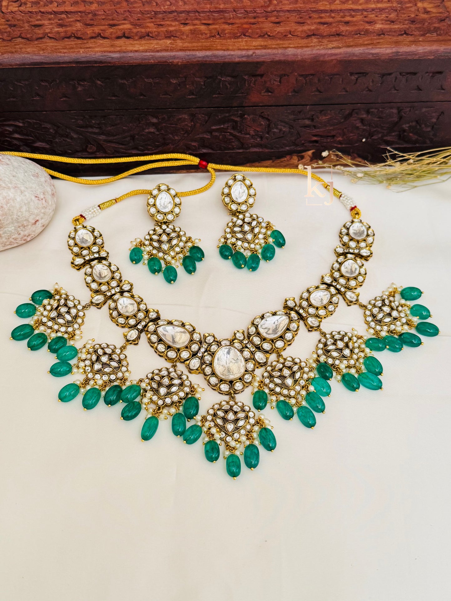 Uzen  necklace set
