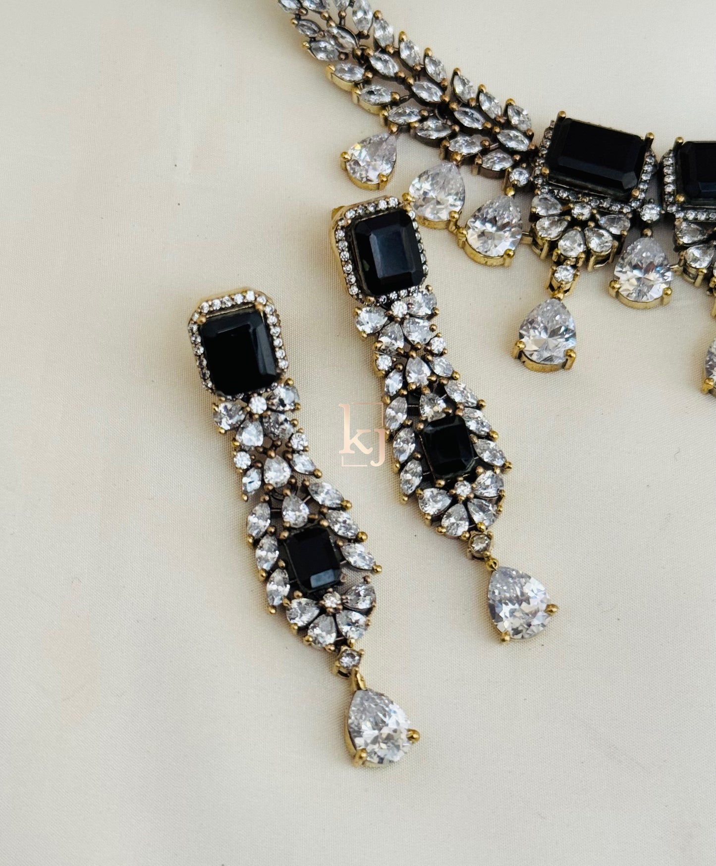 Zion necklace set