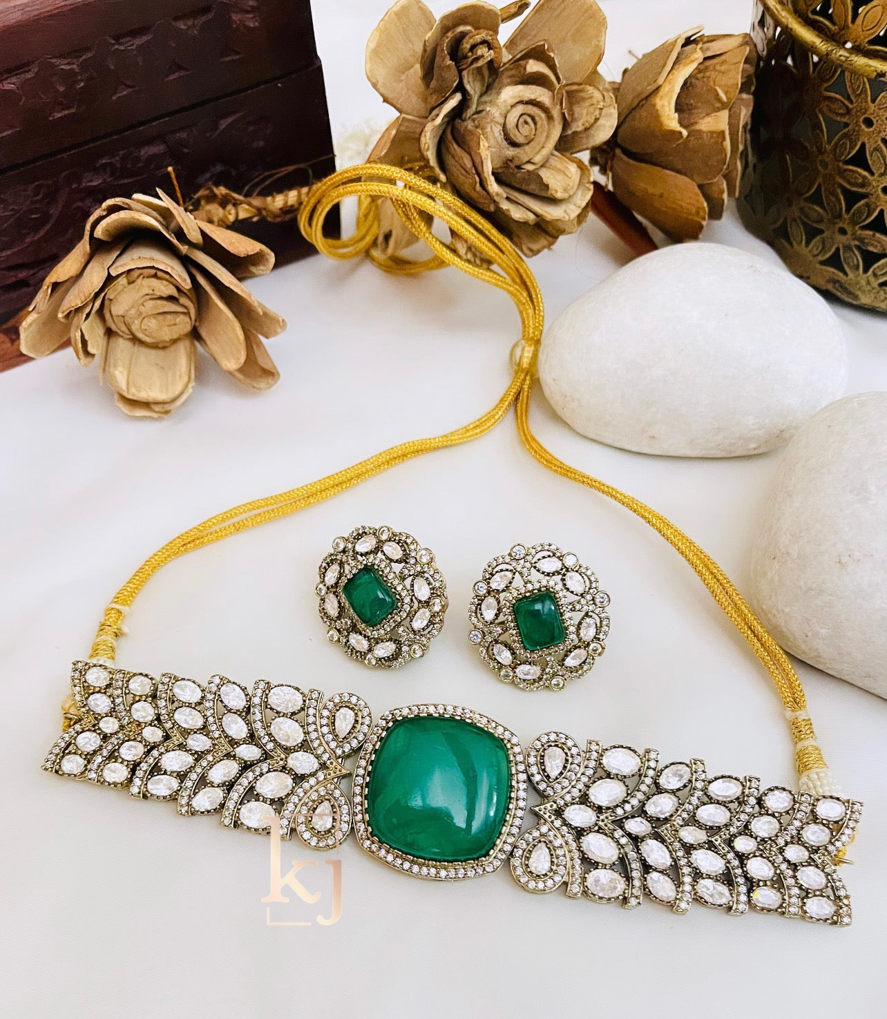 Raha choker set