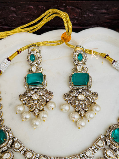 Zaye necklace set