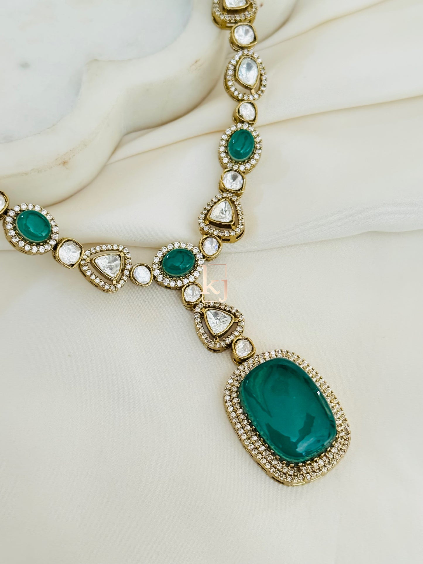Nurin pendant set