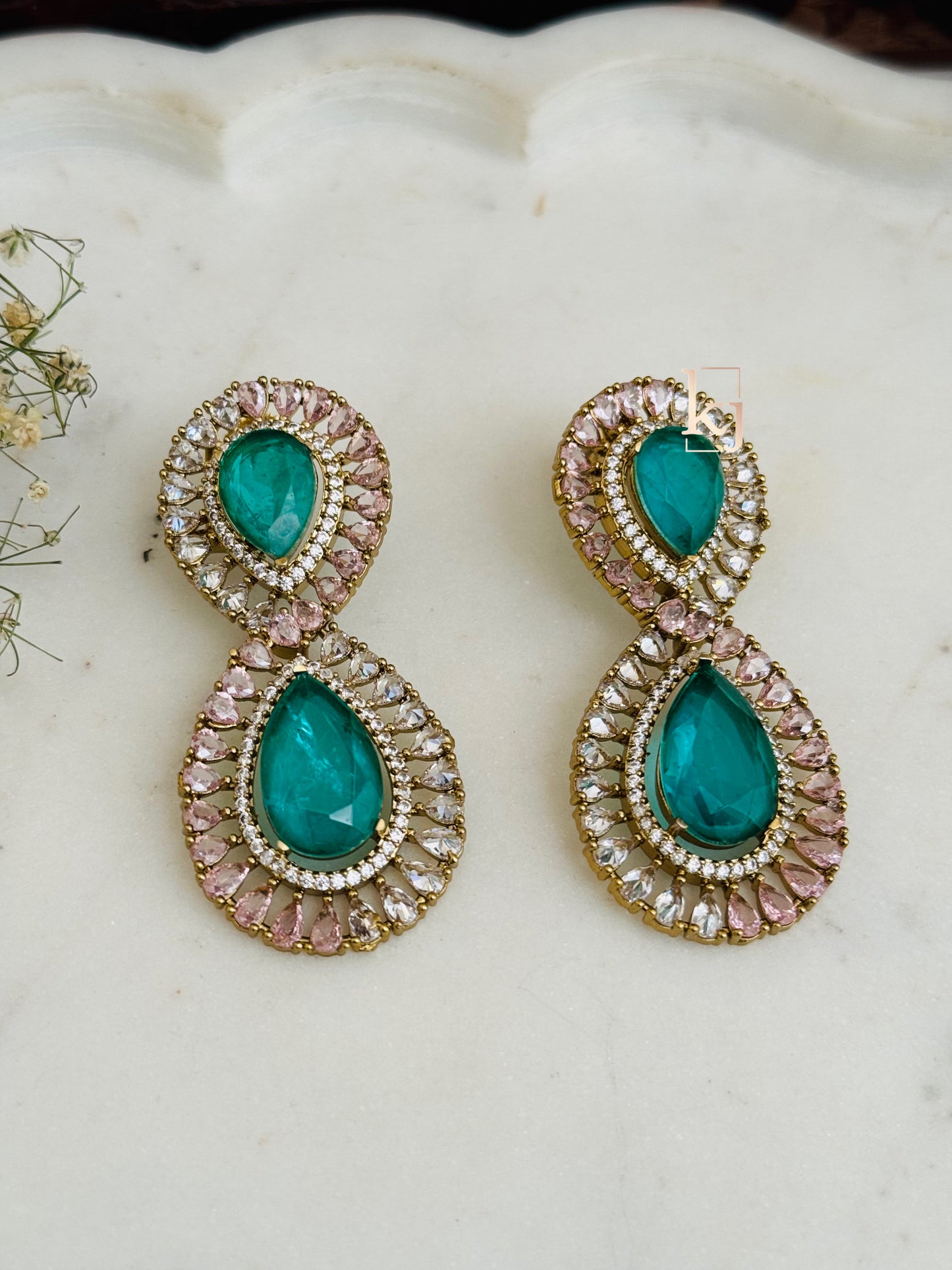 Aide earrings set