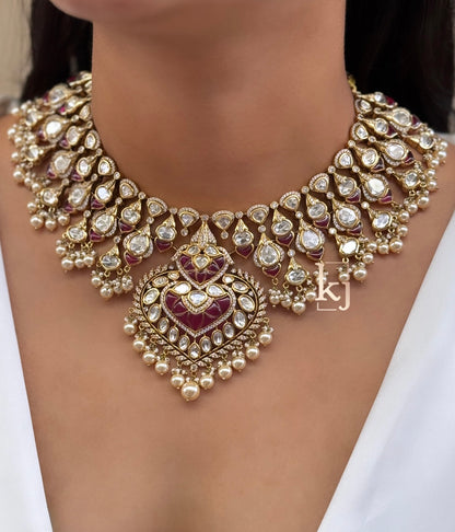 Reign necklace set