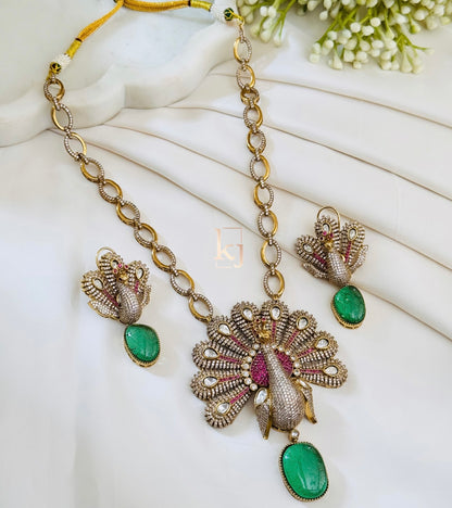 Krizaa pendant set