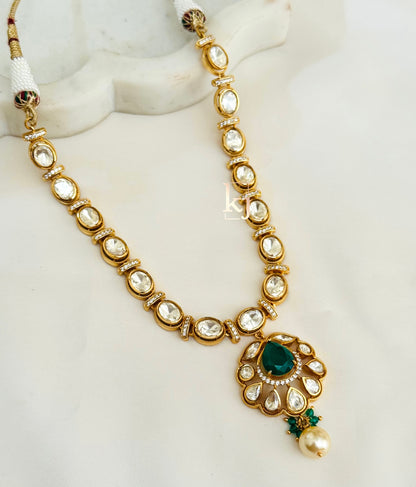 Kevi necklace set