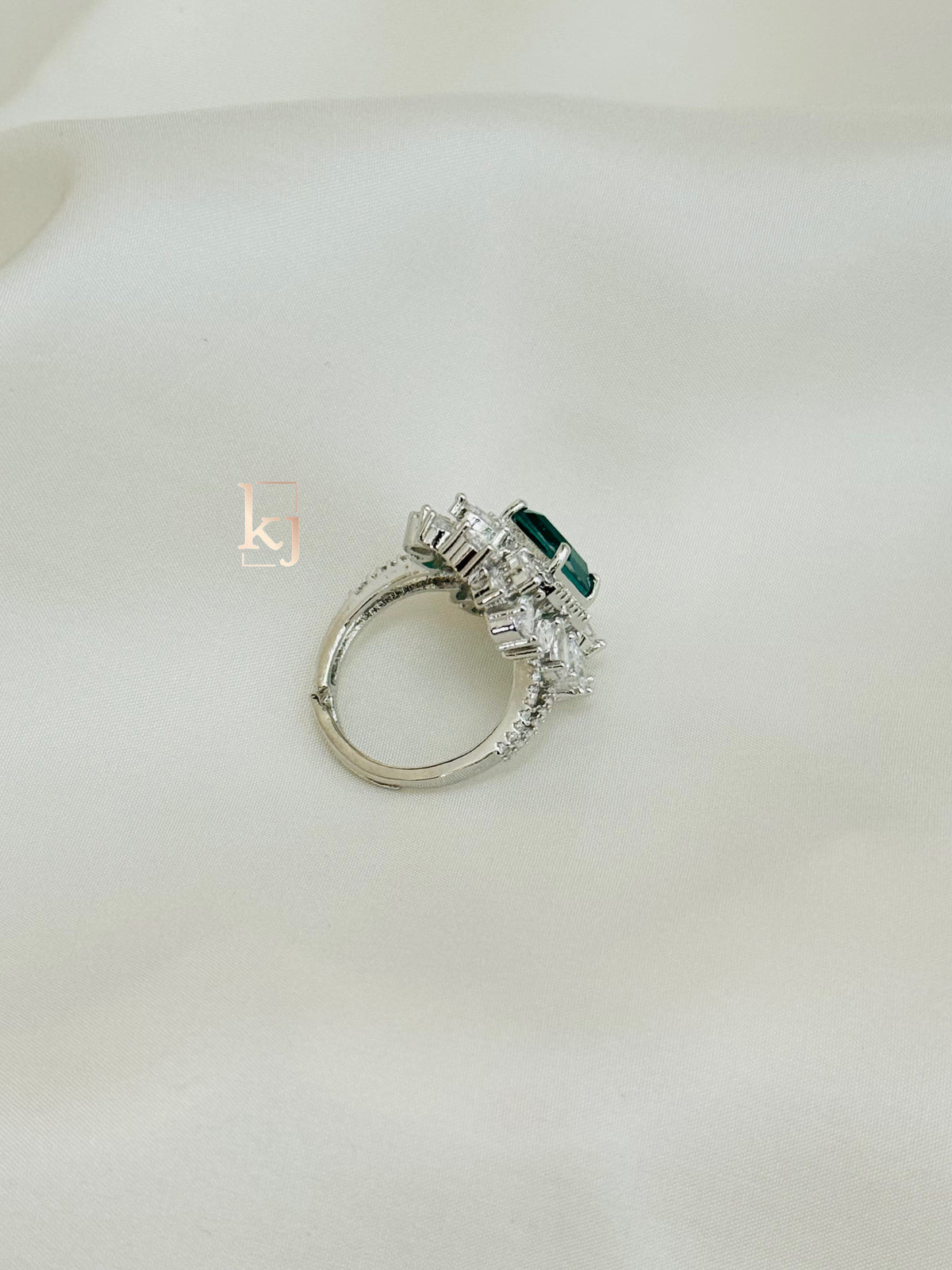 Eriu ring