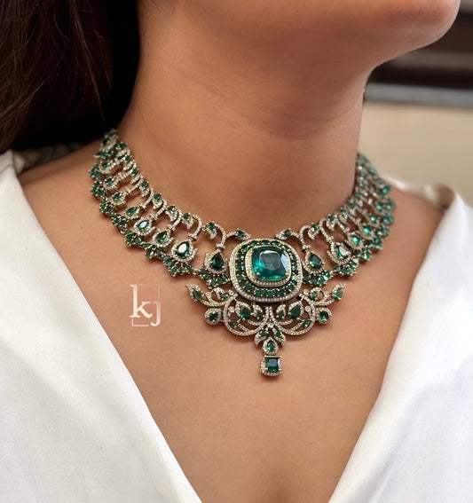 Viroza necklace set