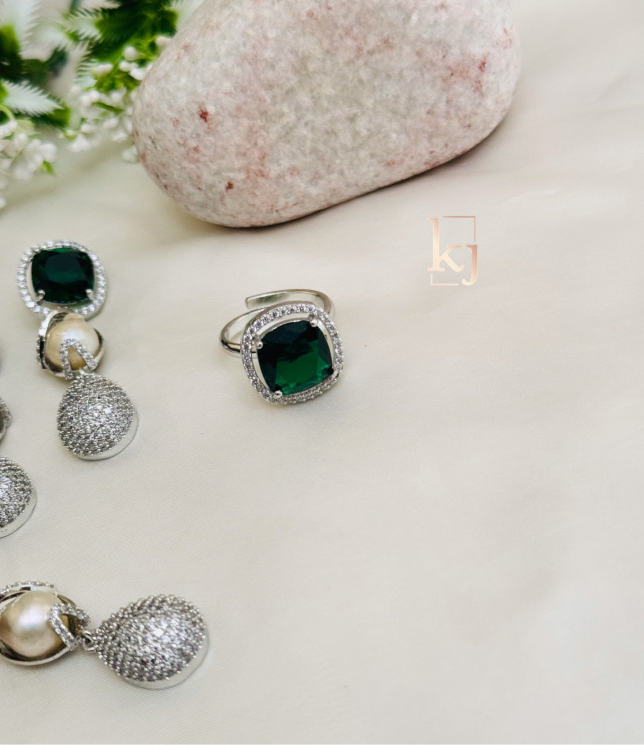 Vaani pendant set
