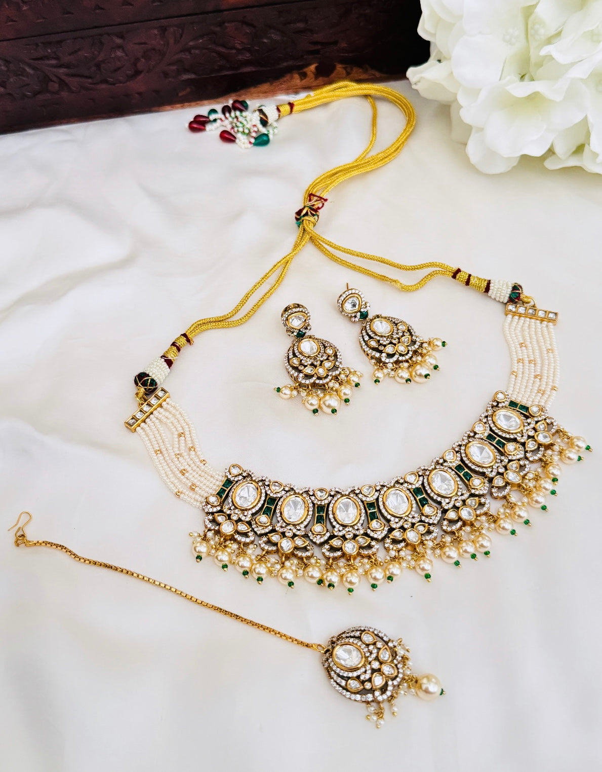 Solana choker set