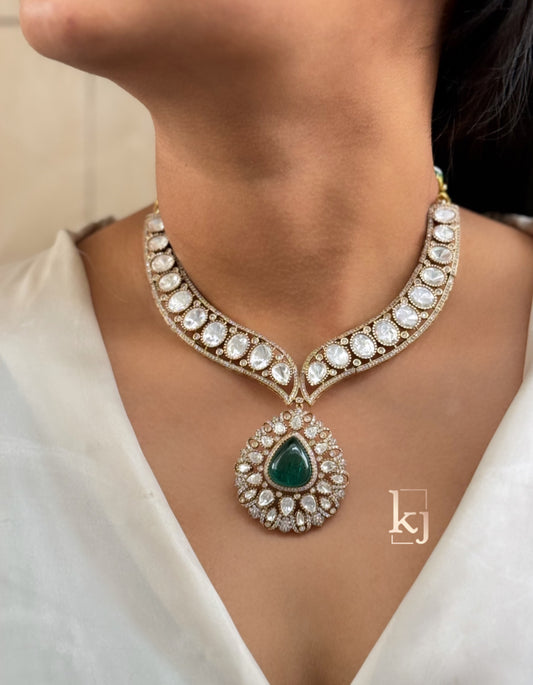 Esti Necklace set
