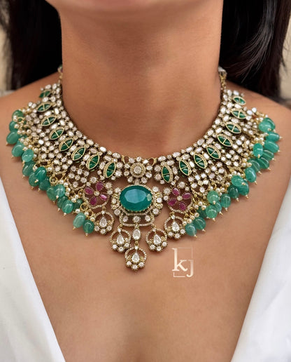 Eyun necklace set