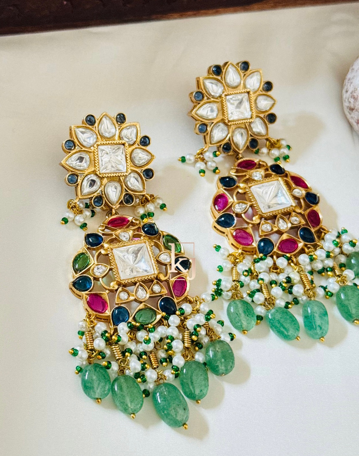 Avyun earrings set