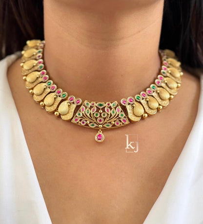 Neshv necklace set