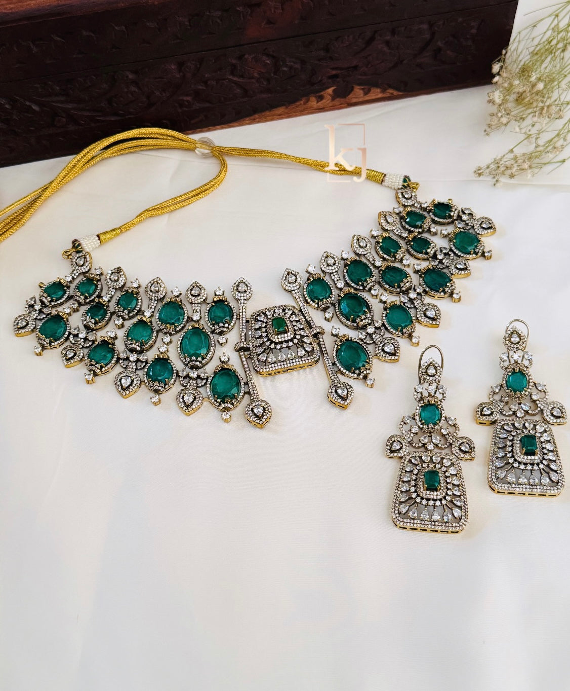 Fwan Necklace set