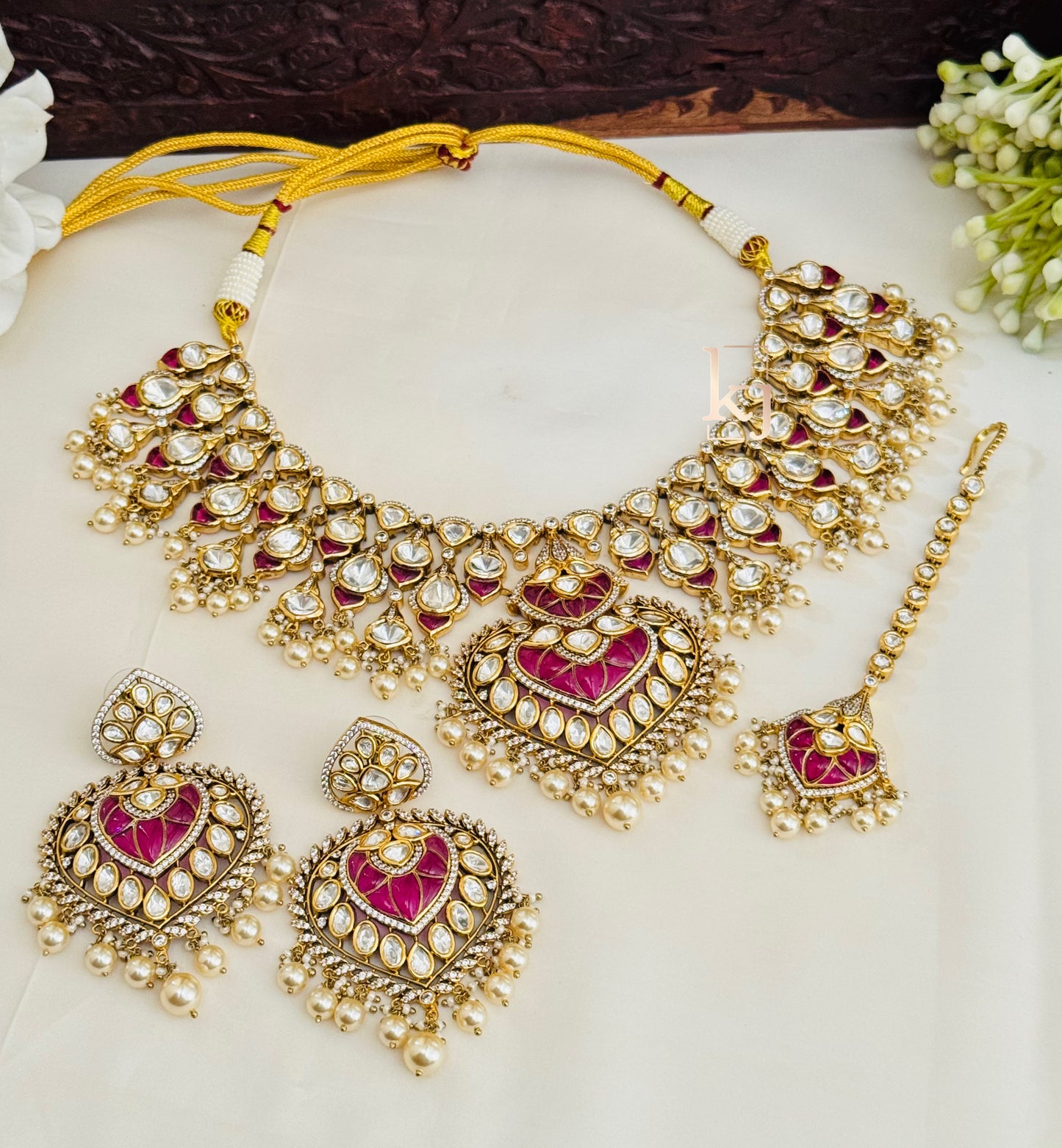 Reign necklace set