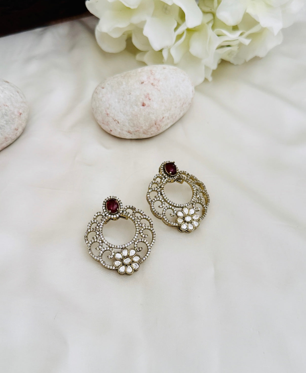 Laghuvi Earrings set