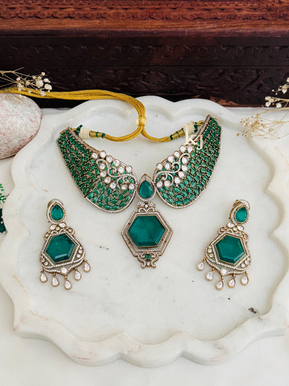 Evelyn choker set