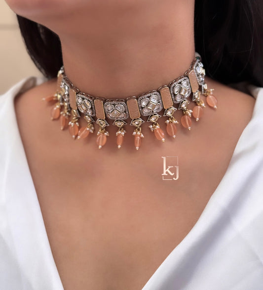 Vyan choker set