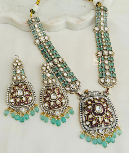Amara pendant set