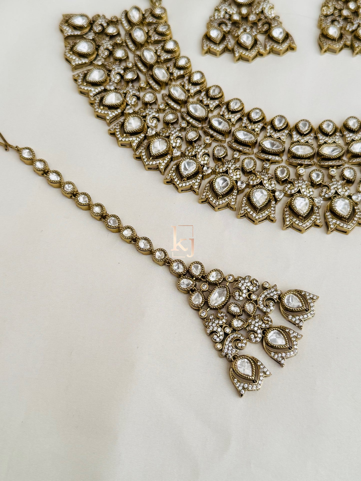 Kwan bridal set