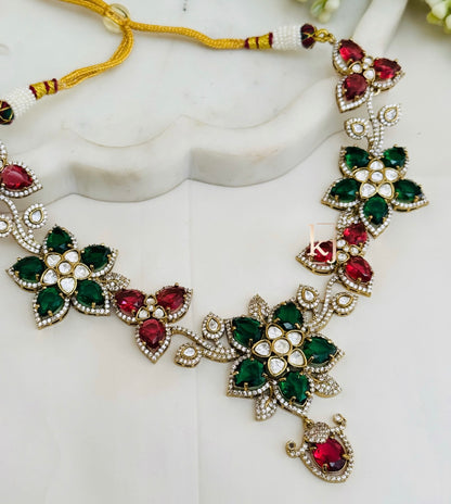 Flora necklace set