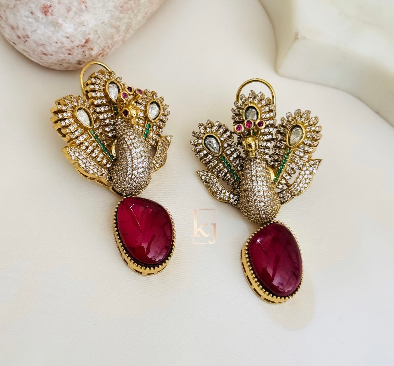 Krizaa pendant set