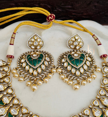 Reign necklace set