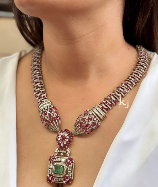 Denvi necklace set