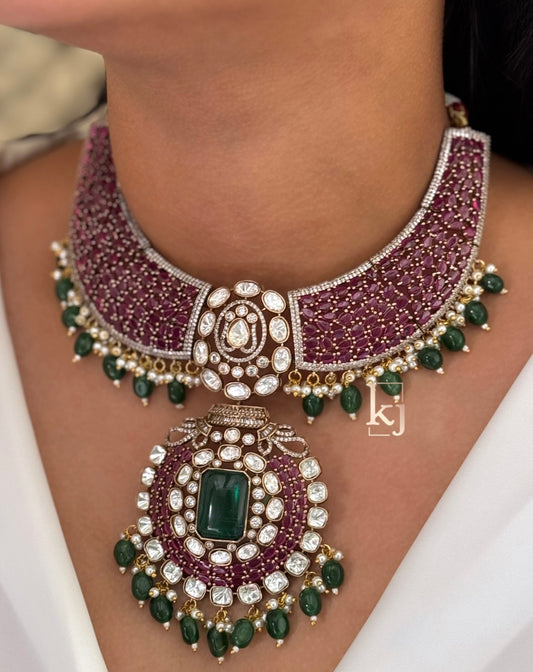 Boraze necklace set