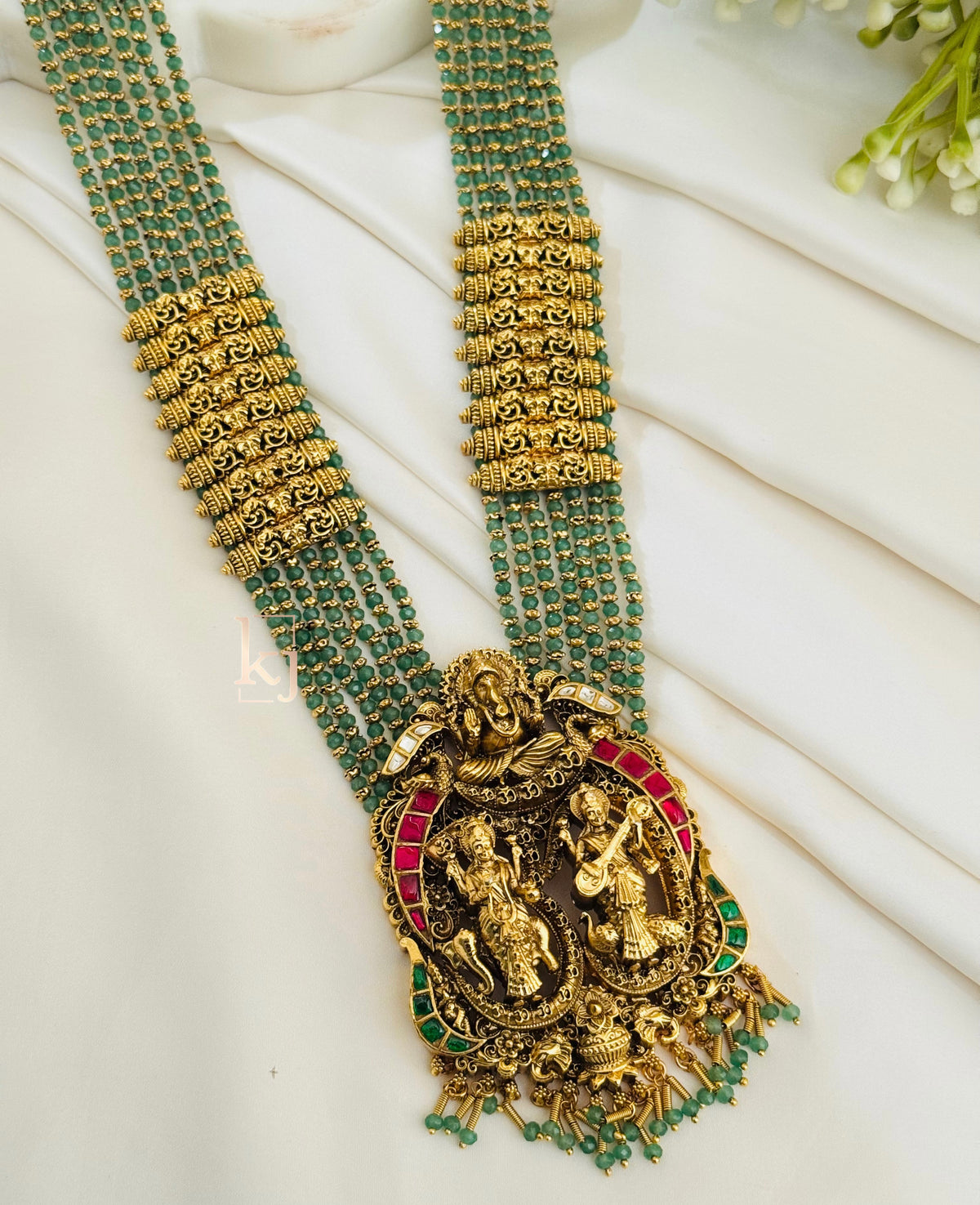 Vina pendant set