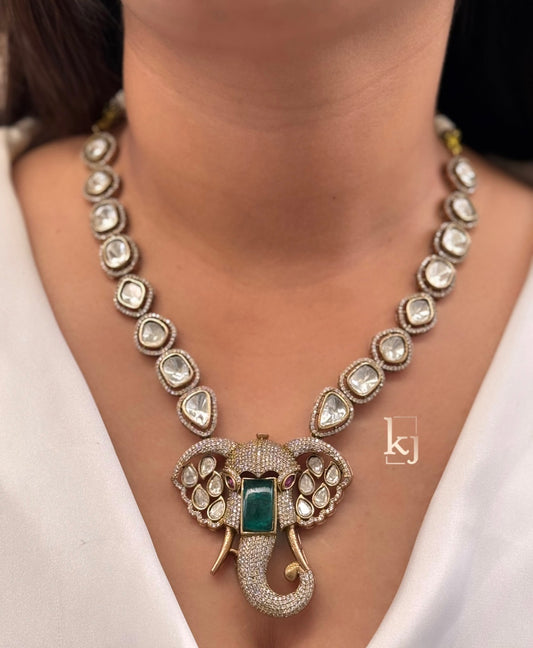 Tirasa necklace set
