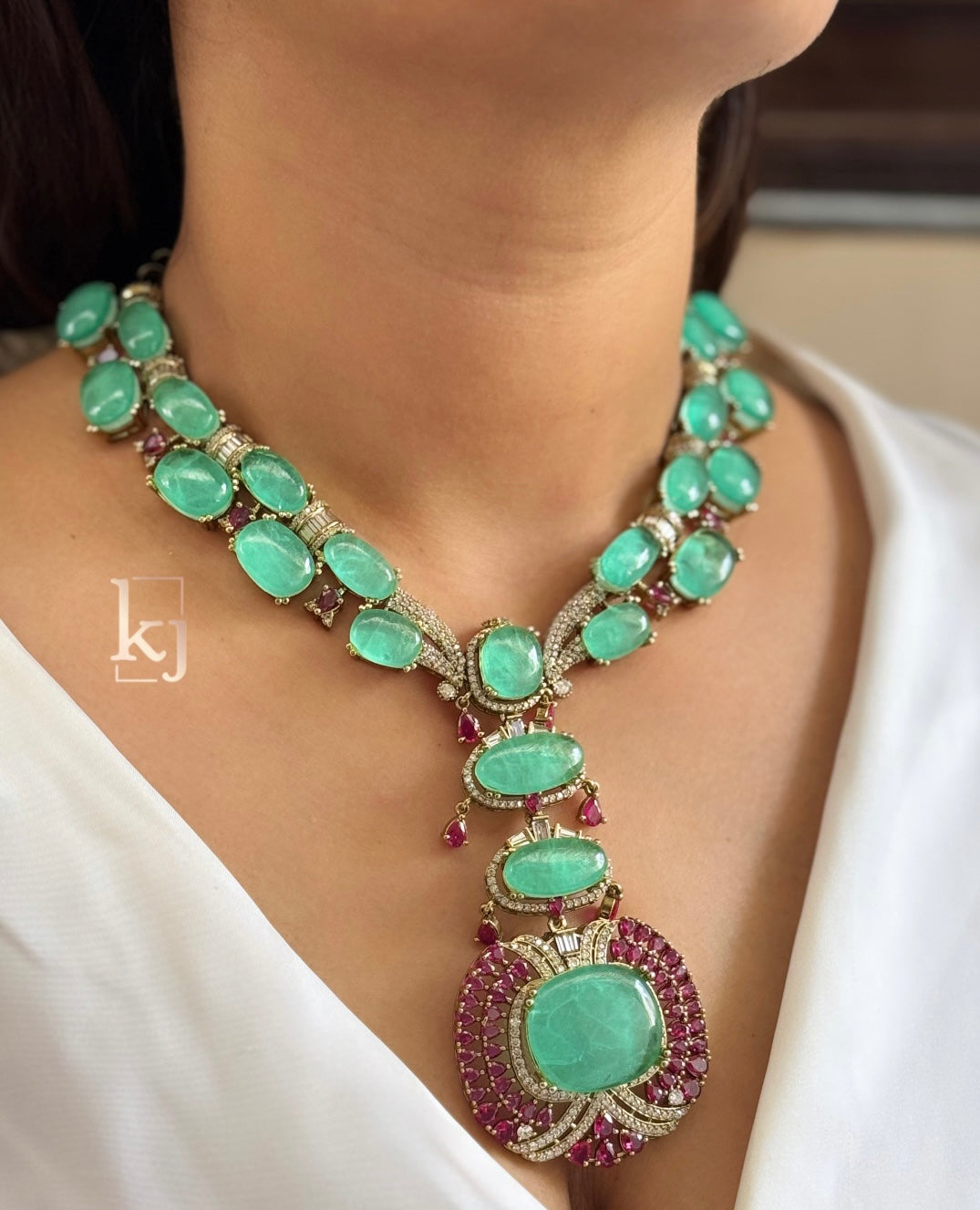 Zinnia pendant set