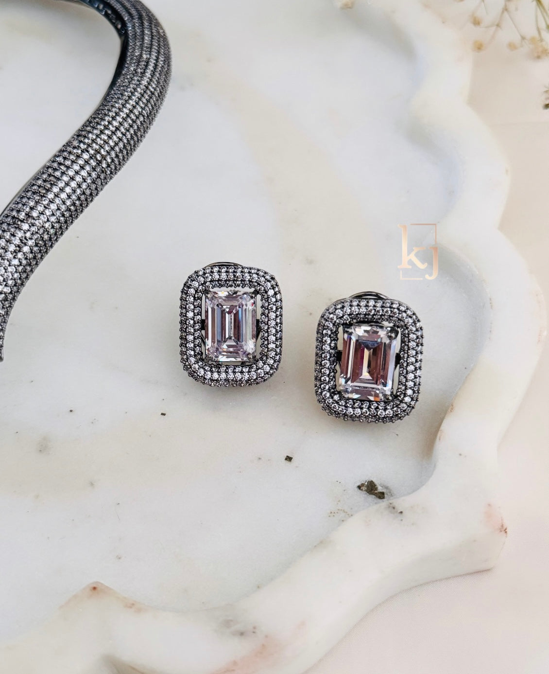 Demi necklace set