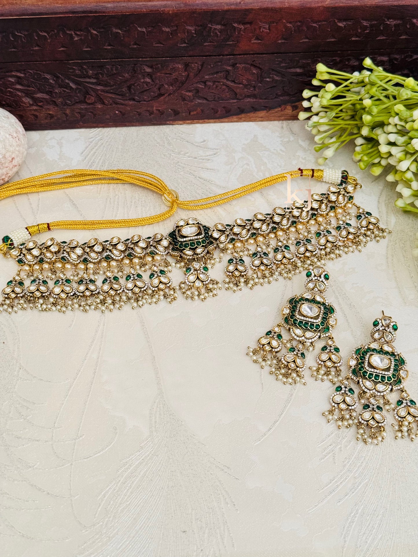 Mea choker set