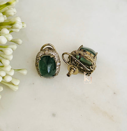 Yawi studs set