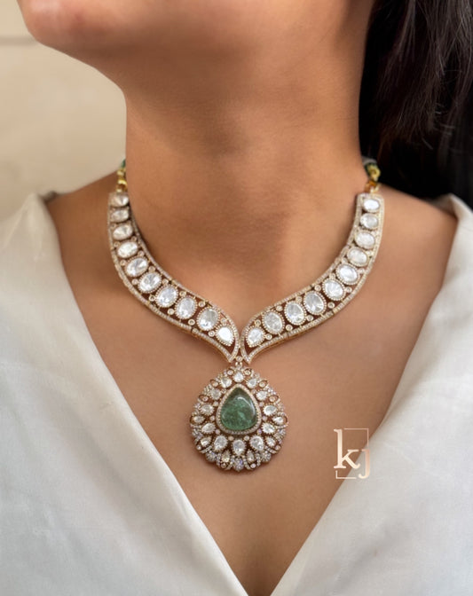 Esti Necklace set