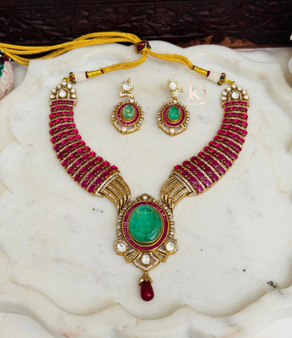 Shevin  necklace set