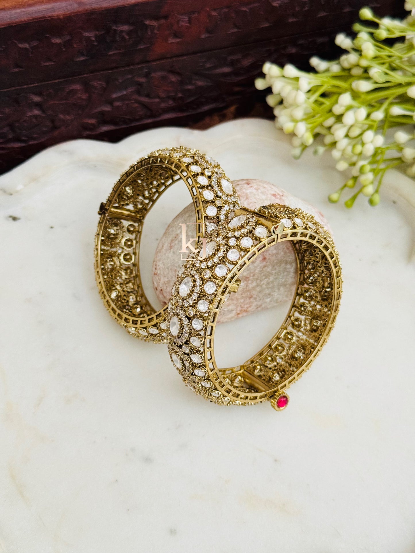 Arzo bangles set