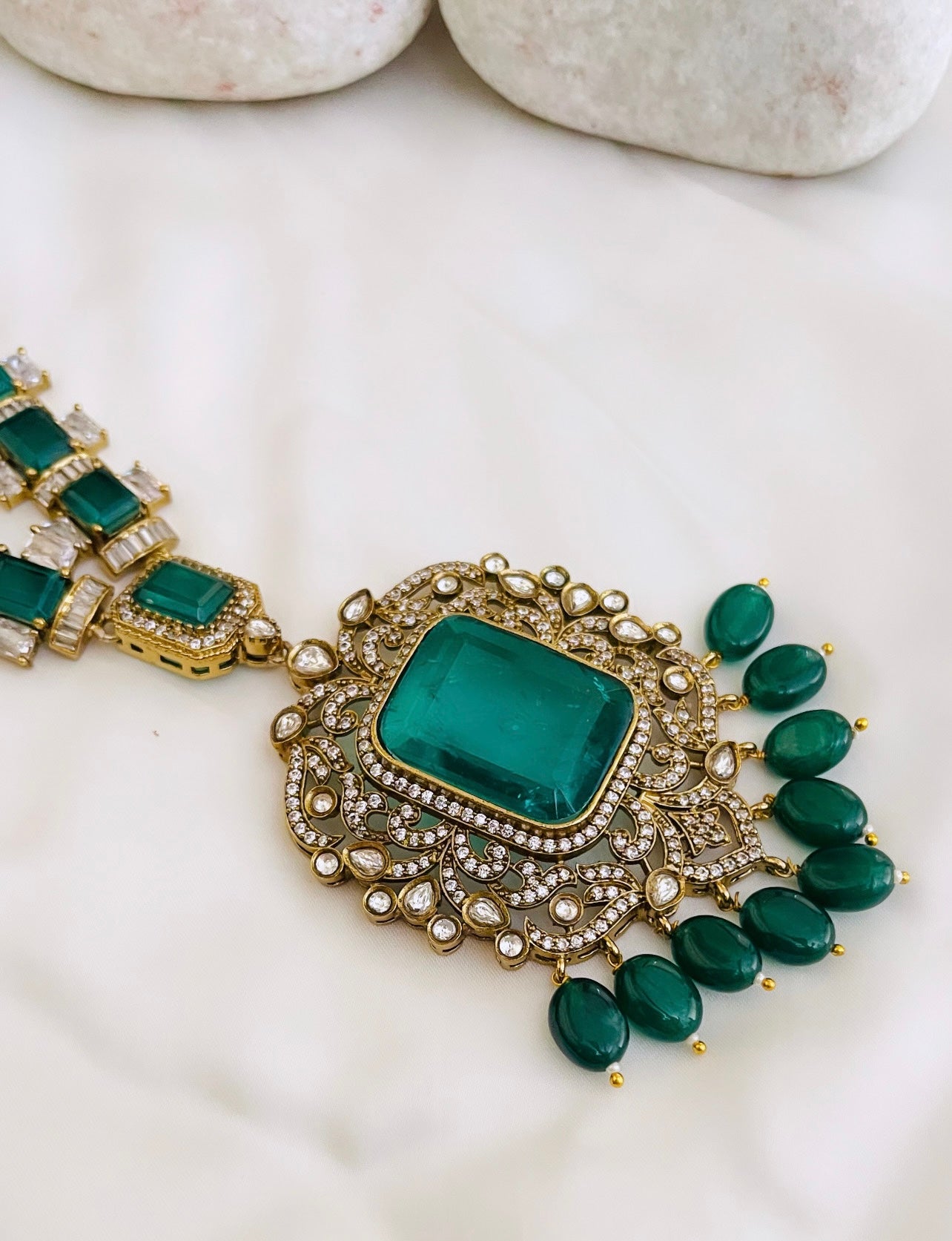 Dania Green Necklace Set