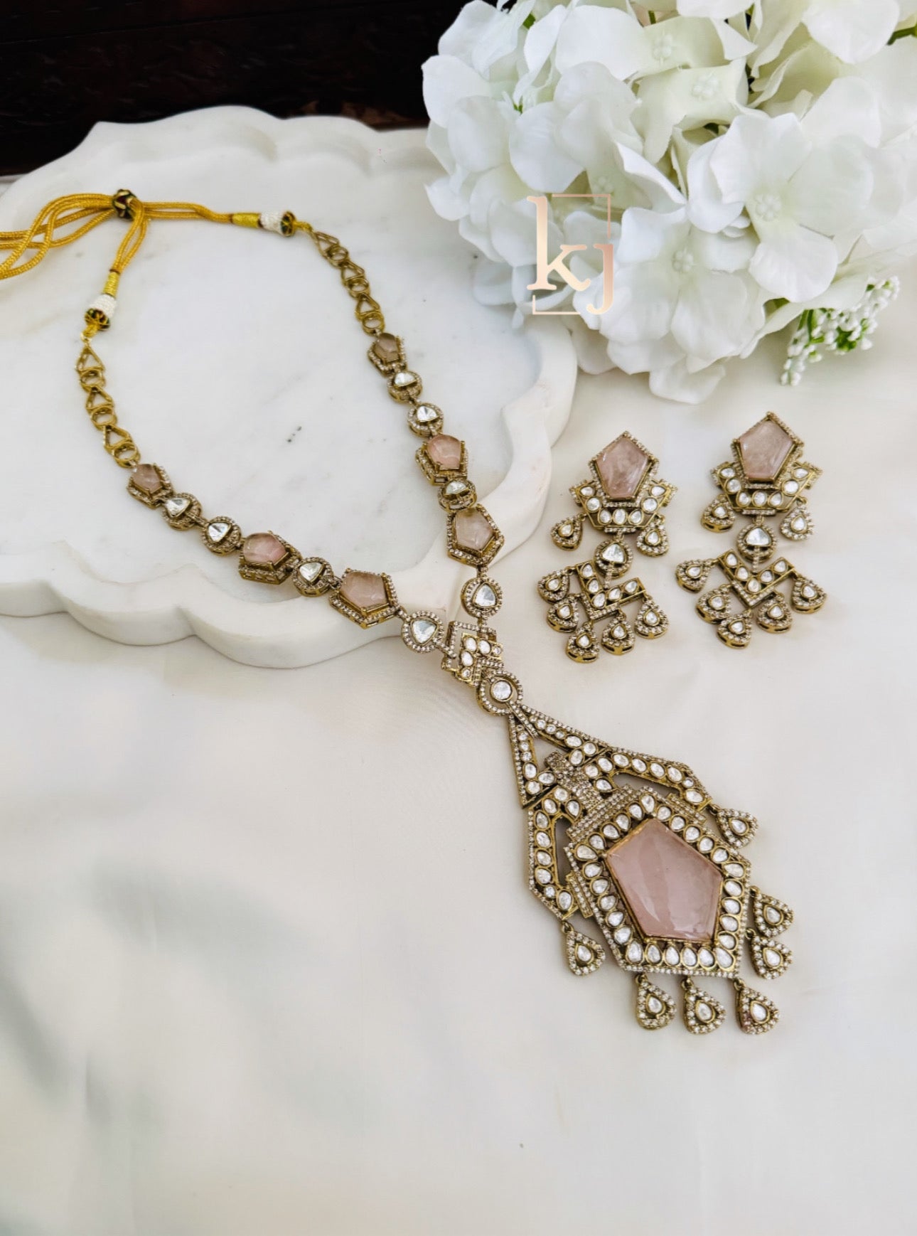 Leola pendant set