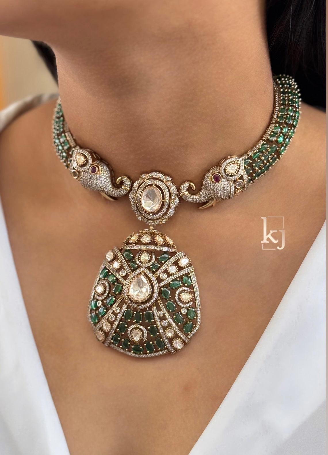 Dorcas pendant set